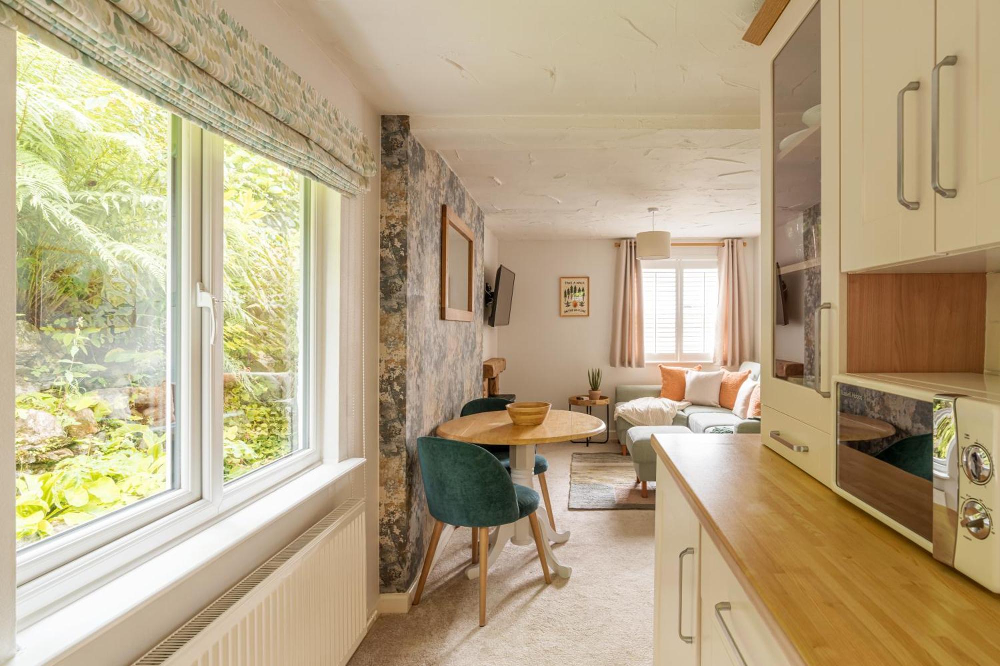 Squirrel Bank, With A Hot Tub & Parking Vila Bowness-on-Windermere Exterior foto